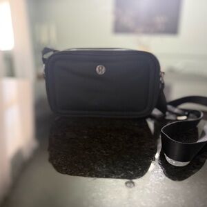 NEW lululemon black crossbody camera bag